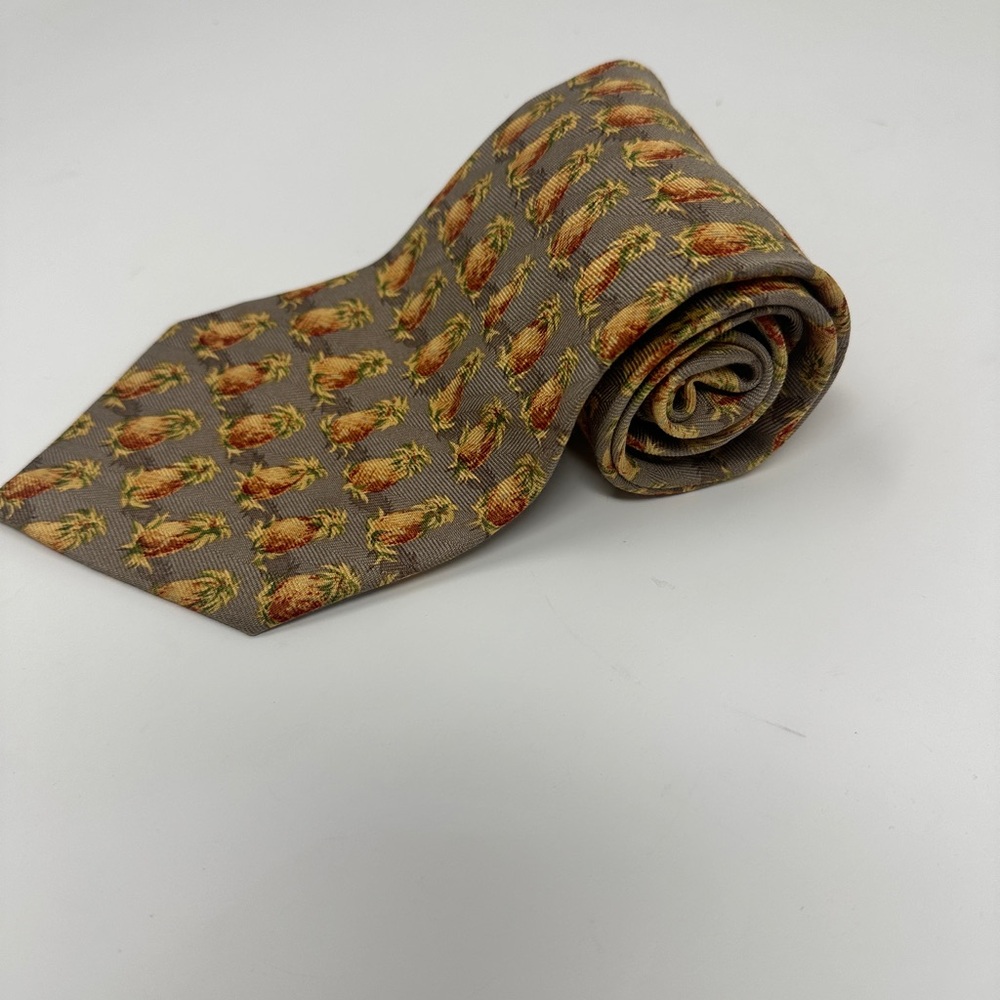 Tommy Bahama silk tie 58 x 4 - Picture 8 of 11
